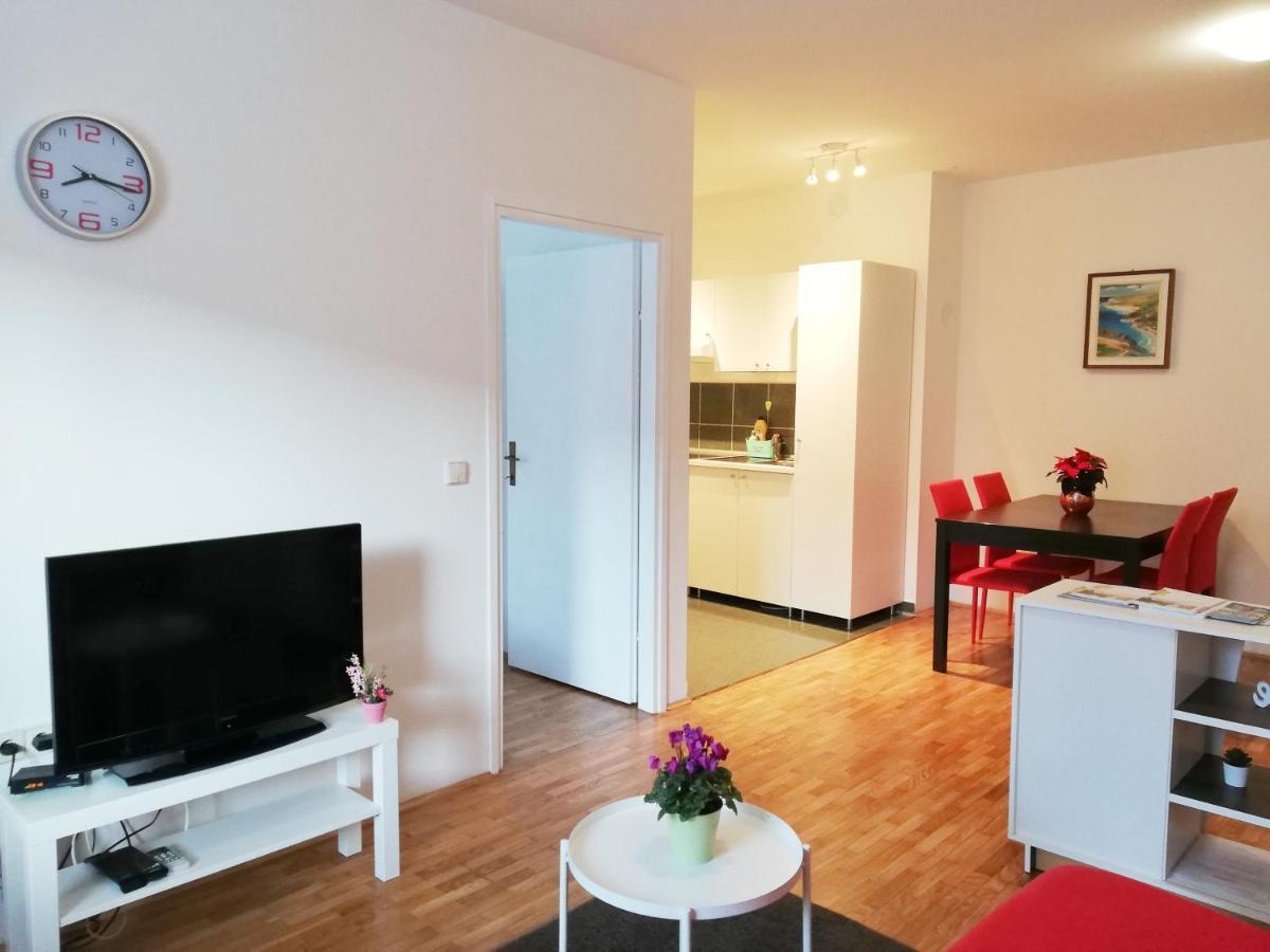 City Center Apartment Umag Kültér fotó